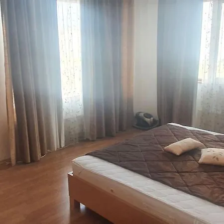 Spacious And Bright With 2 Bedrooms アパート バンスコ
