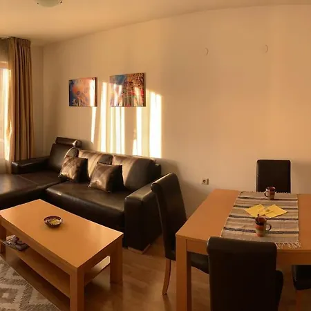 Spacious And Bright With 2 Bedrooms アパート