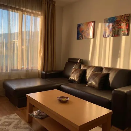Spacious And Bright With 2 Bedrooms アパート